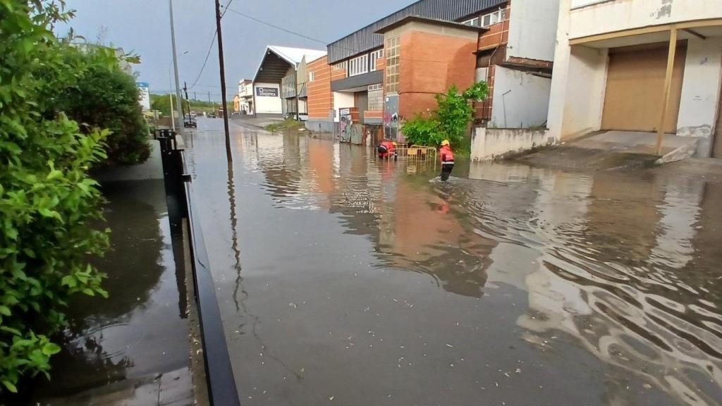 Zona inundada durante la actuación de los bomberos