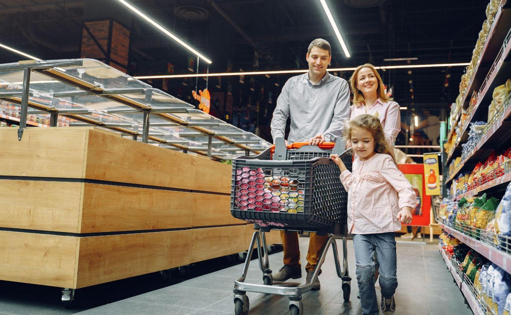 Familia comprando