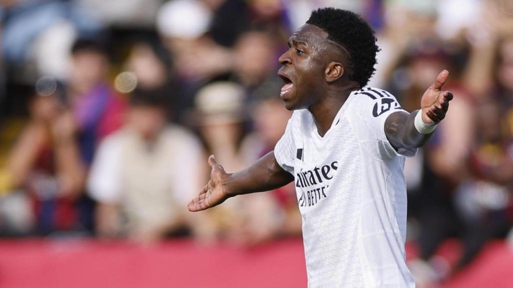 Vinicius protesta en el partido contra el Barça