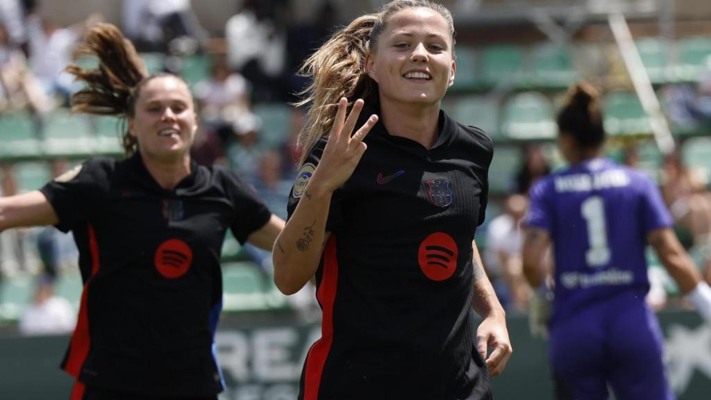 Claudia Pina celebra su 'hat-trick' frente al Betis