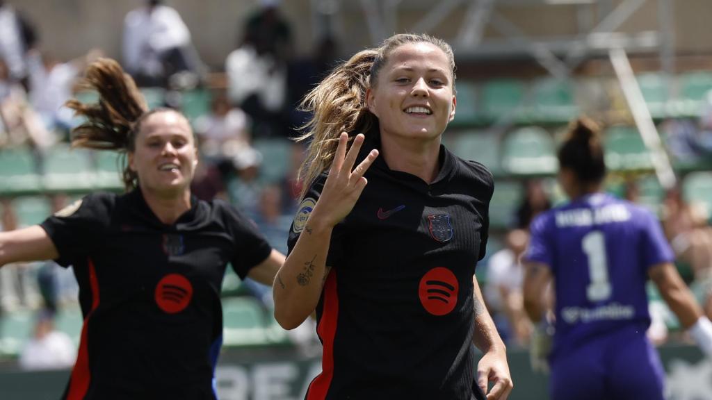 Claudia Pina celebra su 'hat-trick' frente al Betis