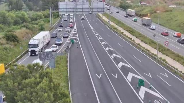 Un carril cortado en la AP-7