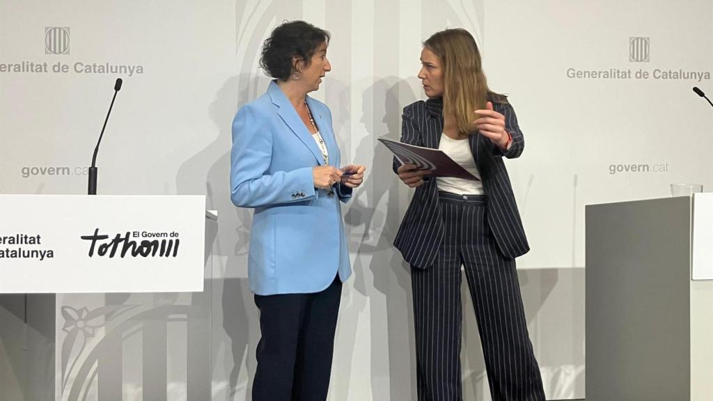 La consellera de Economía y Finanzas de la Generalitat, Alícia Romero, y la líder de Comuns, Jéssica Albiach