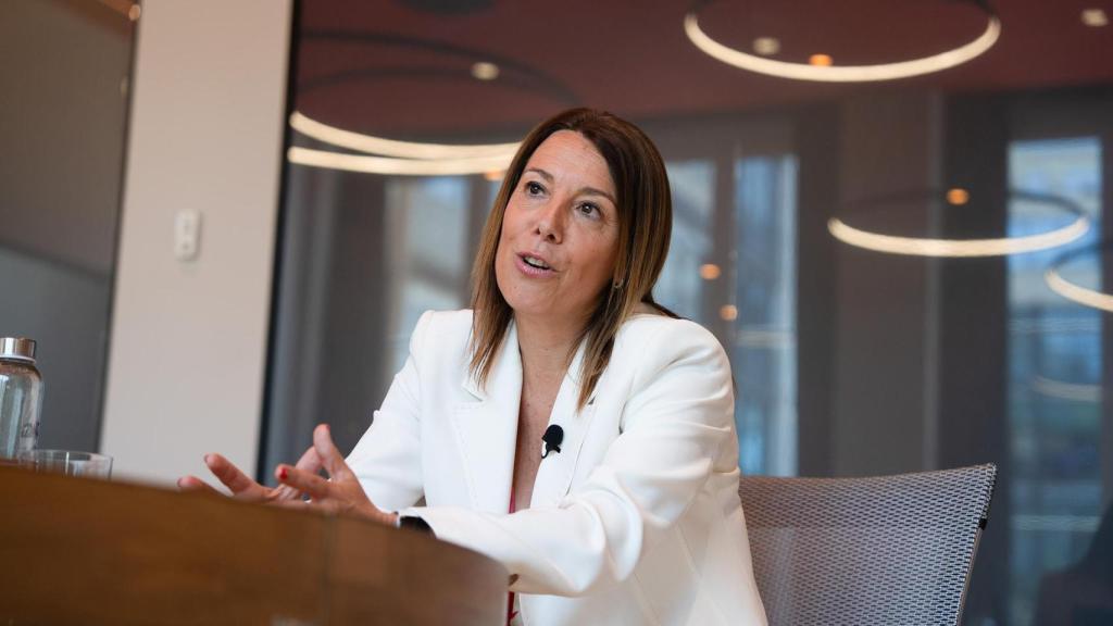 Cristina Vallejo durante la entrevista en la sede de Crónica Global