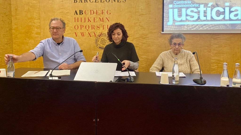 El presidente del Òmnium Cultural, Xavier Antich; la abogada Sònia Olivella y la activista por la lengua catalana y militante de la izquierda independentista víctima de torturas, Blanca Serra