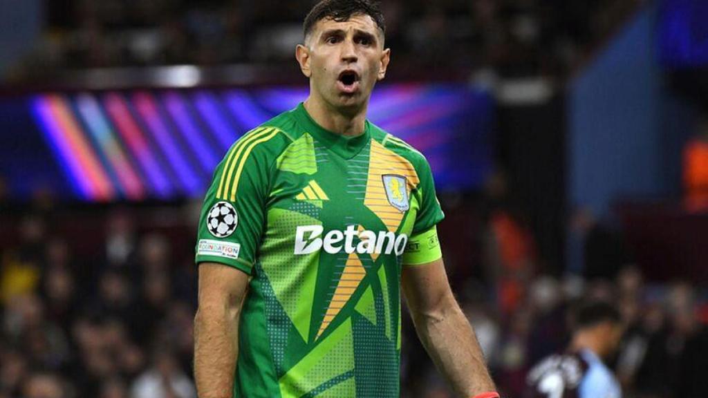 Dibu Martínez, con el Aston Villa