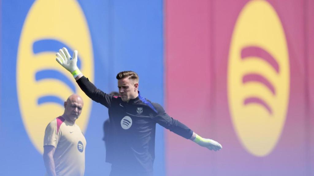 Marc-André ter Stegen en un entrenamiento del Barça con Ramon de la Fuente