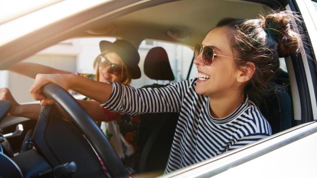 Felices en un coche