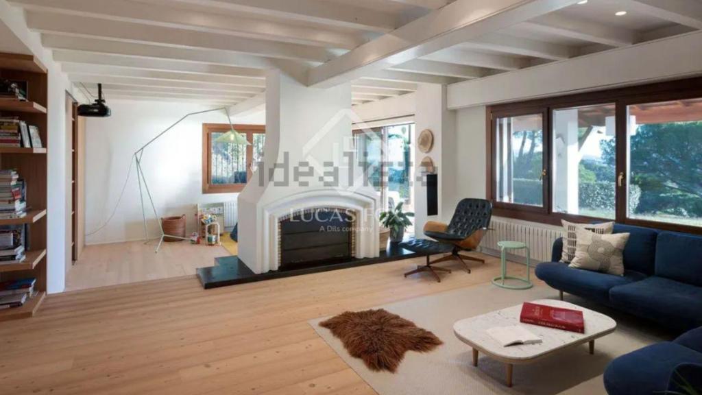 Salón de un chalet en venta en Cabrera de Mar