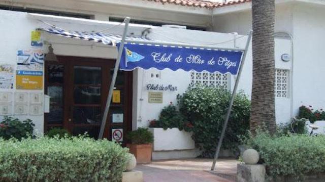 El Gobierno asedia al Club de Mar de Sitges e intenta cortarles la luz diez días antes de lo anunciado