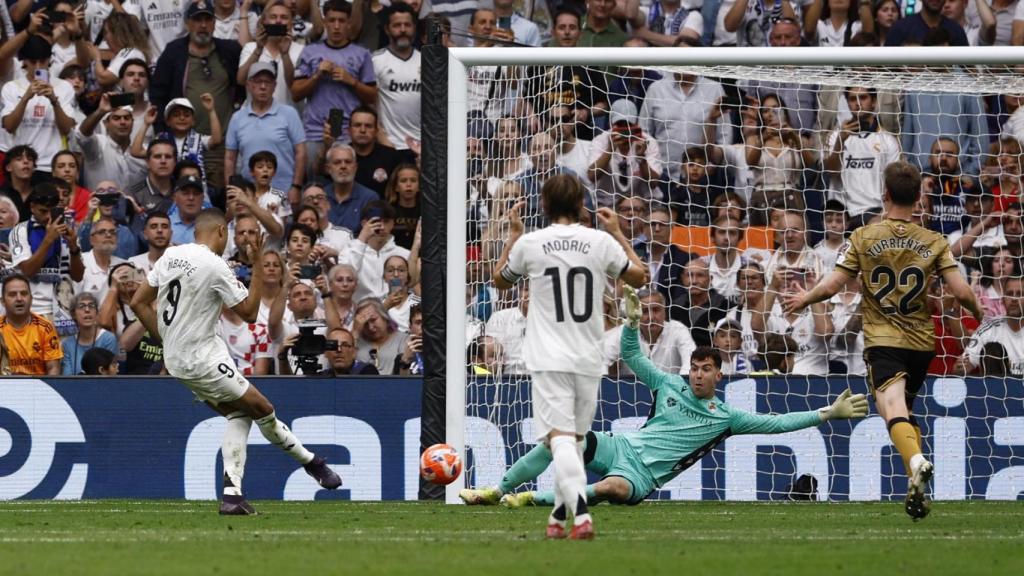 Mbappé marca ante la Real Sociedad.