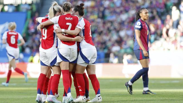 Las jugadoras del Arsenal celebran el gol en la final de la Champions League