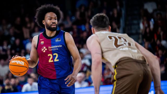 Jabari Parker bota el balón en el derbi catalán Barça de basket-Girona
