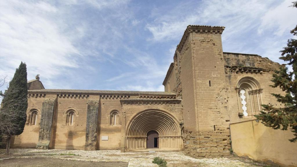 Exterior del Real Monasterio de Santa María de Sijena