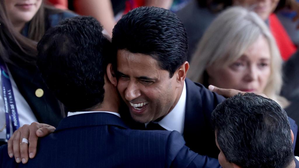 Nasser Al-Khelaifi ríe antes del PSG-Inter de Milán de la final de la Champions