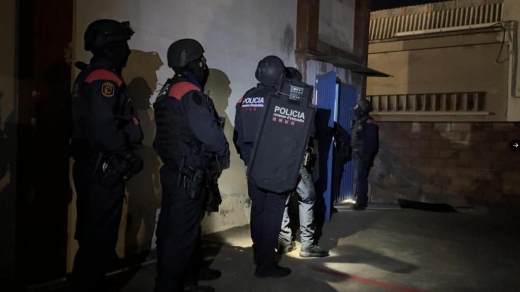 Macrodispositivo policial de los Mossos d'Esquadra en Girona y Barcelona