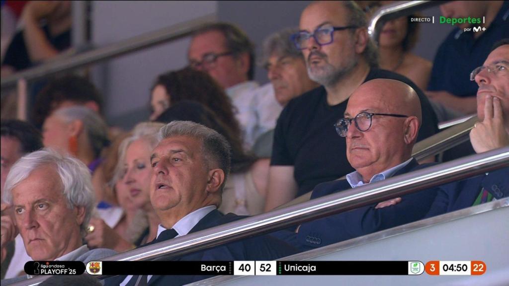 Josep Cubells y Joan Laporta, en el Palau Blaugrana durante la derrota del Barça de basket contra el Unicaja