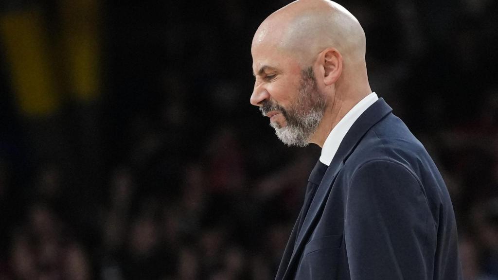 Joan Peñarroya, frustrado en la derrota del Barça de basket contra el Unicaja