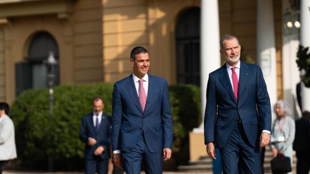 Pedro Sánchez y Felipe VI llegan juntos a la Conferencia de Presidentes