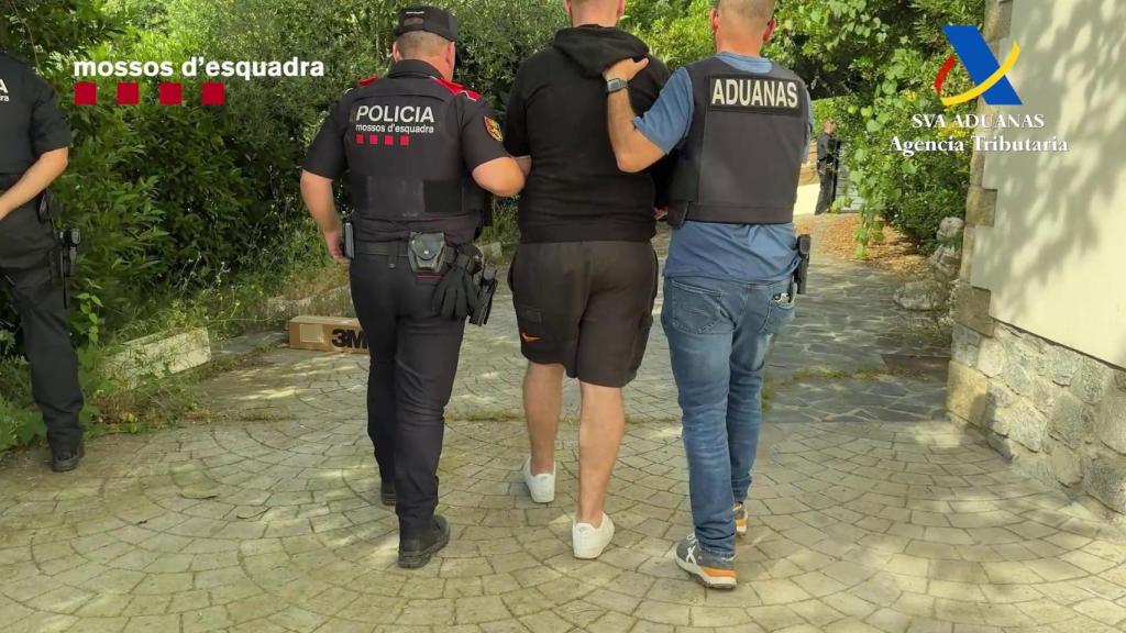 Uno de los detenidos este martes en el macro operativo de Mossos d'Esquadra