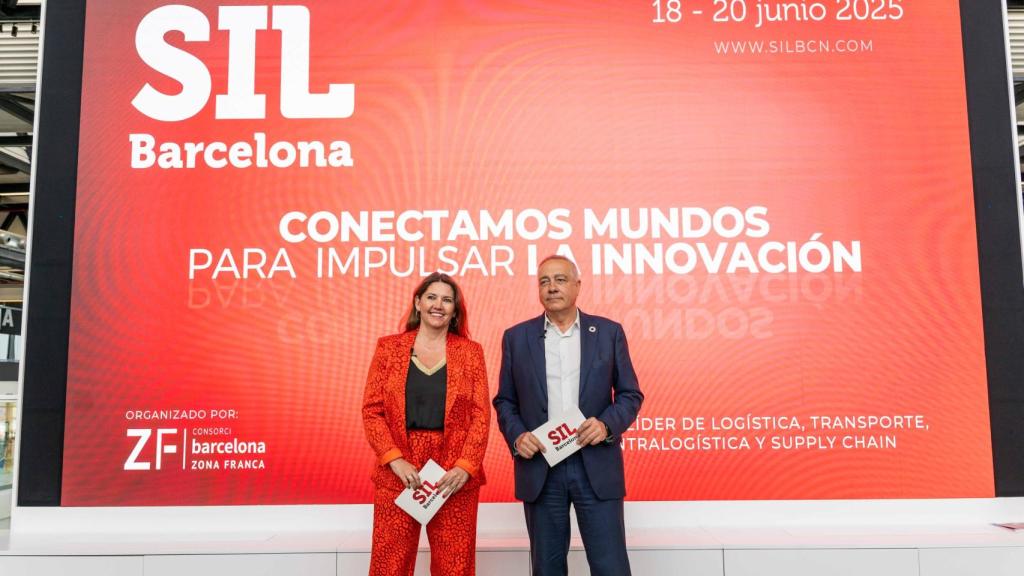 Pere Navarro, delegado especial del Estado en el Consorci de la Zona Franca de Barcelona (CZFB) y presidente del SIL, y Blanca Sorigué, directora general del CZFB y del SIL