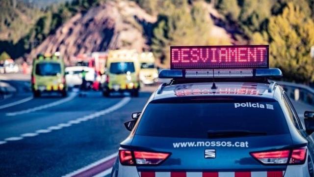 El SEM y los Mossos d'Esquadra, en un servicio por un accidente de tráfico