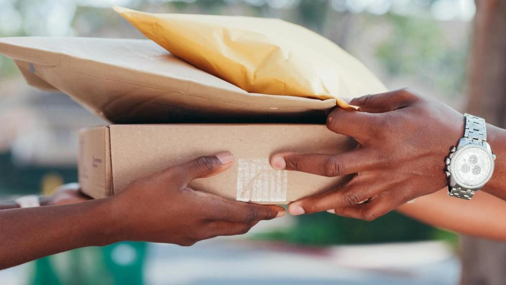 Entrega de correo postal