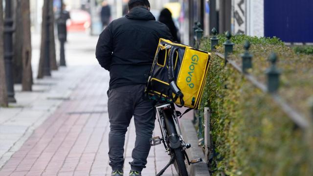 Un repartidor de Glovo