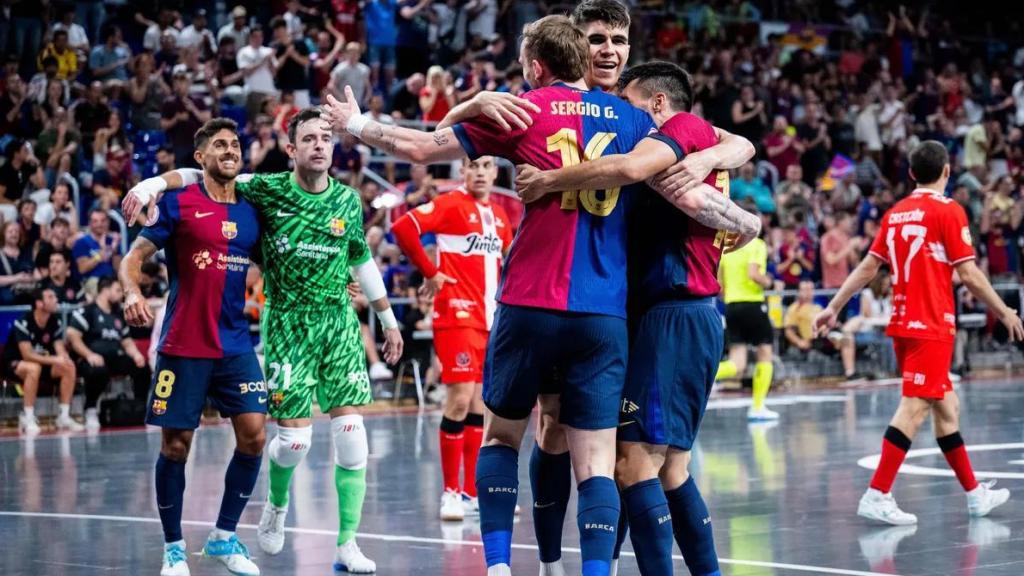Los jugadores del Barça de fútbol sala celebran un gol contra el Cartagena