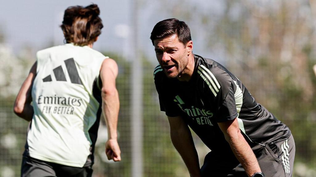 Xabi Alonso en un entrenamiento con el Real Madrid