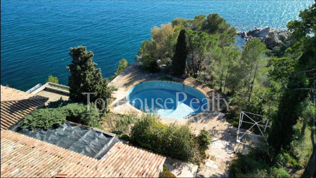 Piscina de una mansión de Lloret