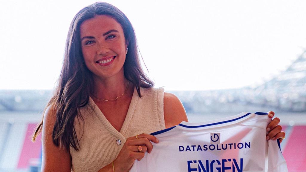 Ingrid Engen posa con la camiseta del Olympique Lyon