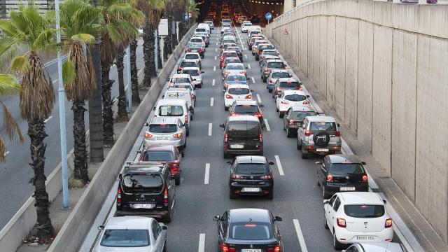 Atasco en la Ronda de Dalt de Barcelona