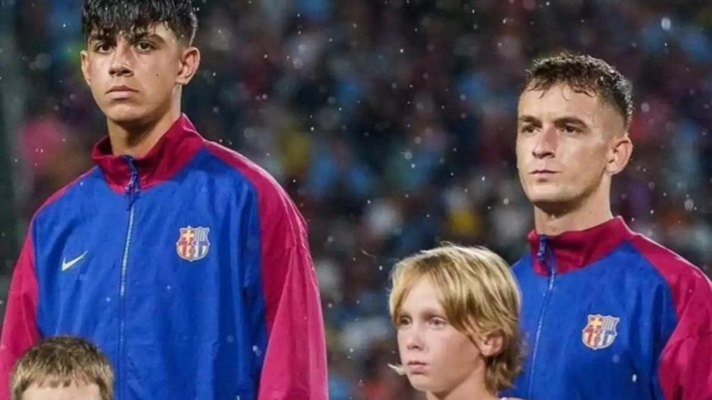 Marc Bernal y Marc Casadó, antes de disputar un partido con el Barça