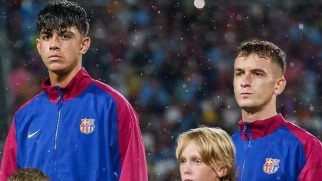 Marc Bernal y Marc Casadó, antes de disputar un partido con el Barça