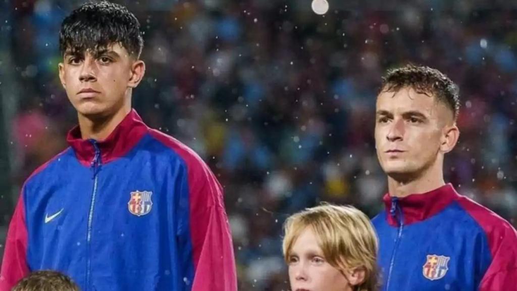 Marc Bernal y Marc Casadó, antes de disputar un partido con el Barça