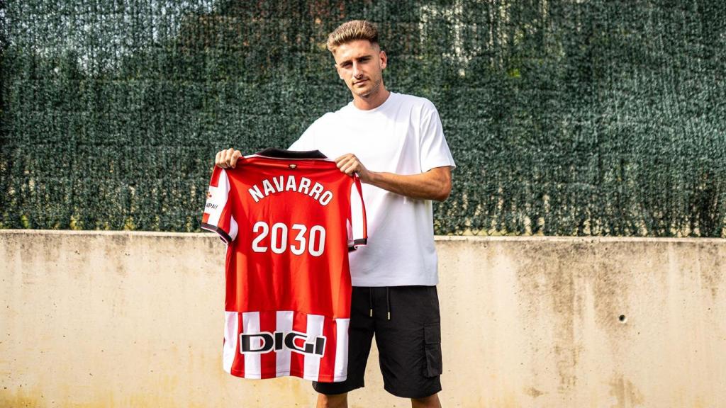 Robert Navarro, presentado como nuevo fichaje del Athletic Club hasta 2030