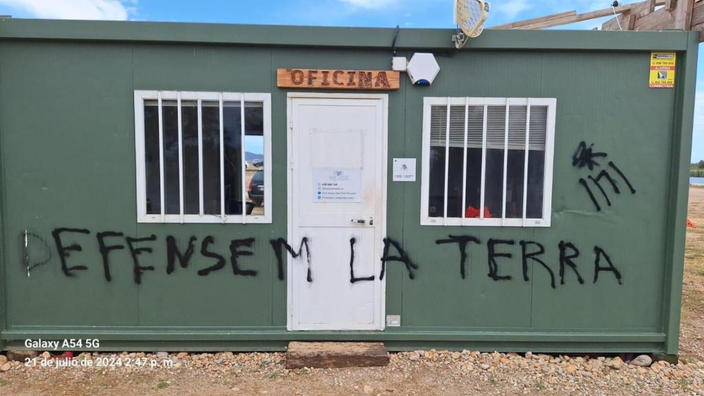Protesta de la CUP contra el Port Natura, en Sant Pere Pescador (Girona)