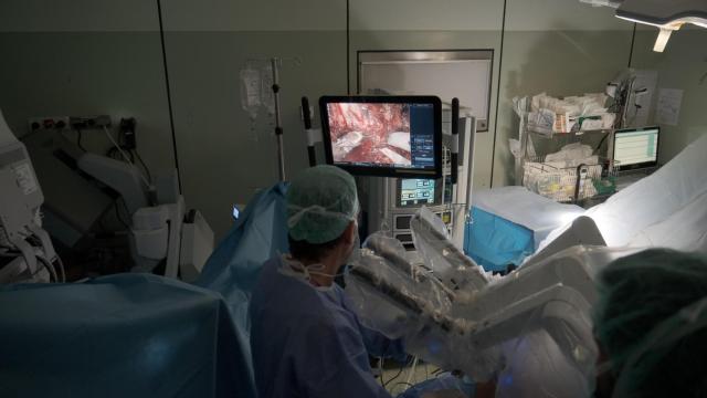 La Fundació Puigvert conmemora los 20 años de la primera cirugía robótica en España