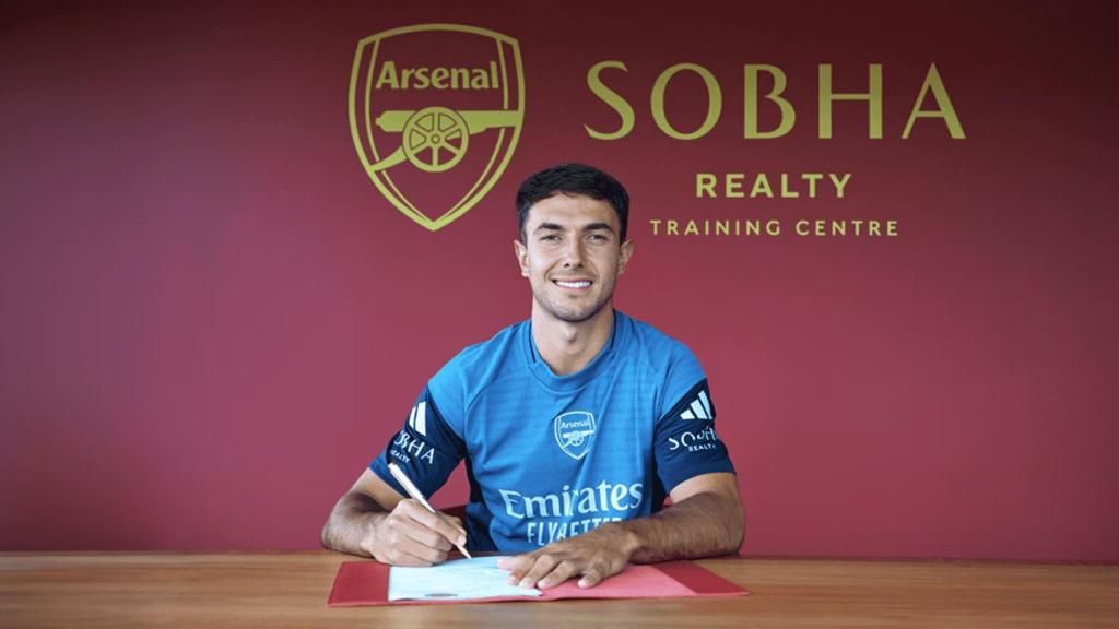 Martín Zubimendi firma su contrato como nuevo jugador del Arsenal