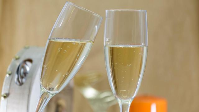 Dos copas de cava