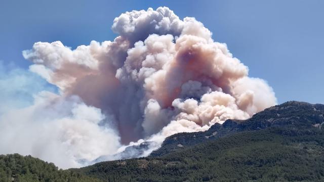 Imagen del incendio en Paüls (Tarragona)