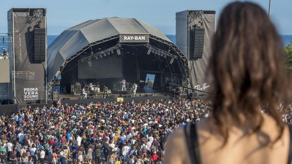 Un concierto en el Parc del Fòrum de Barcelona, junto al Port Fòrum