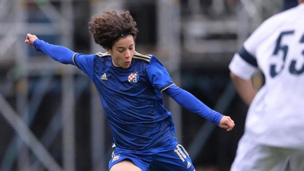 Lovro Chelfi en un partido con el Dinamo de Zagreb