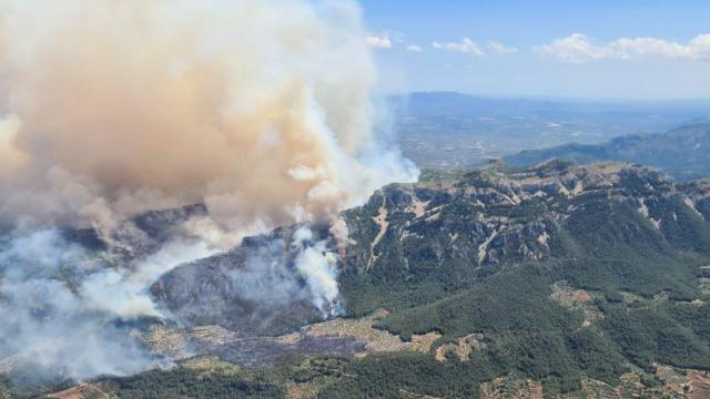 Vista del incendio de Paüls, en Tarragona