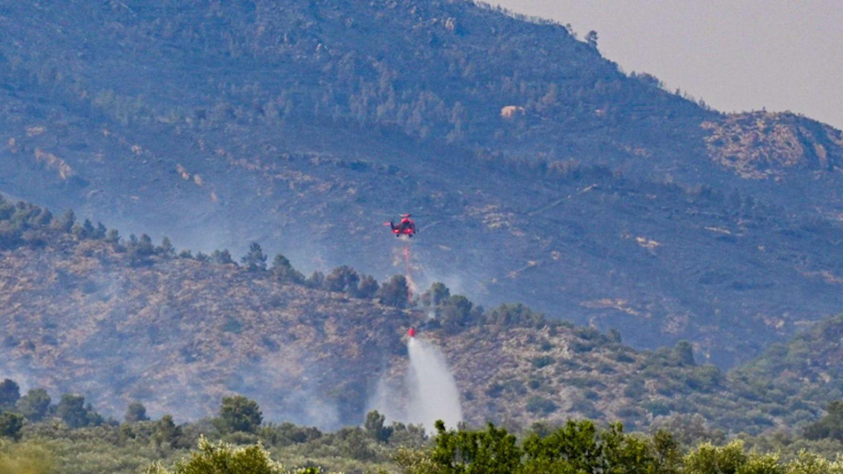 El ejército y los bomberos actuando en el incendio de Tarragona, en imagen de archivo