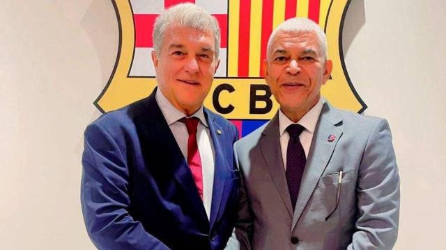 El presidente del Barça, Joan Laporta, con el ministro de inversiones de Libia, Ali Al-Saidi