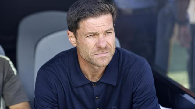 Xabi Alonso antes del partido entre PSG y Real Madrid