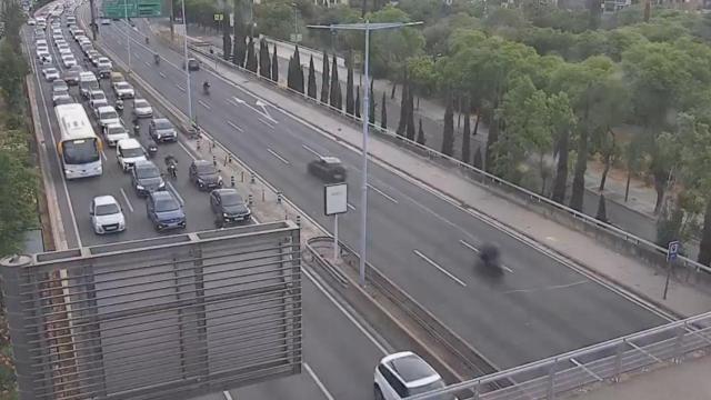 Vista de la Ronda de Dalt con dos accidentes