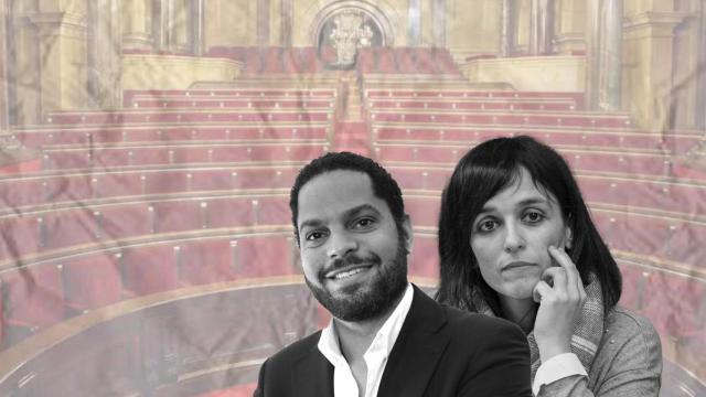 Ignacio Garriga y Sílvia Orriols con el Parlament de fondo